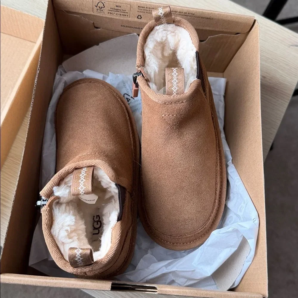 UGG® Neumel Chelsea Boot - Little Kid Chestnut 11